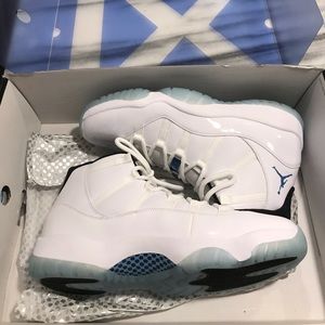 Retro Jordan 11s Size 13 White/ Legend Blue-Black